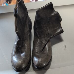 Frye Black Ankle Boots with Leather Material and Zipper Closure